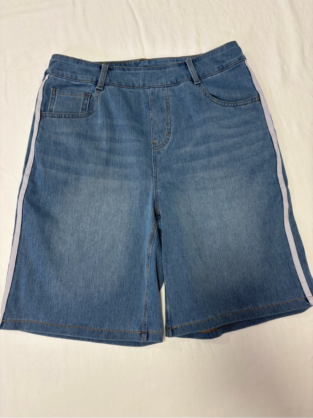 HALARA Blue Denim Shorts with Gold Stitching